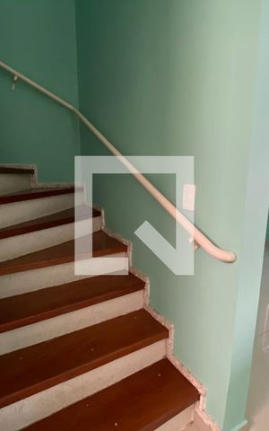Casa de condomínio à venda com 54m², 3 quartos e 2 vagasEscada
