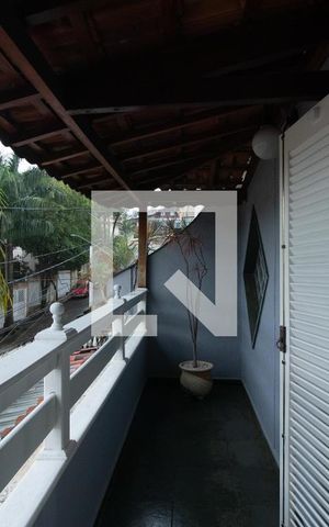 Casa para alugar com 250m², 4 quartos e 2 vagas Casa para alugar com 250m², 4 quartos e 2 vagasSacada