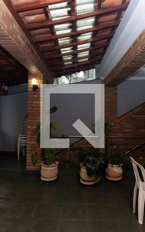 Casa para alugar com 250m², 4 quartos e 2 vagas Casa para alugar com 250m², 4 quartos e 2 vagasVaranda