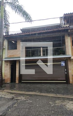 Casa para alugar com 250m², 4 quartos e 2 vagas Casa para alugar com 250m², 4 quartos e 2 vagasFachada