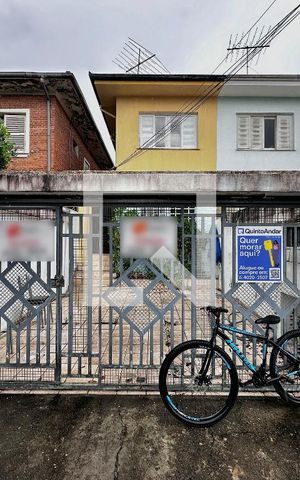 Casa à venda com 138m², 3 quartos e 2 vagas Casa à venda com 138m², 3 quartos e 2 vagasFachada