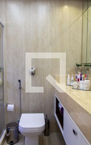 Casa de condomínio para alugar com 244m², 5 quartos e 2 vagas Casa de condomínio para alugar com 244m², 5 quartos e 2 vagasBanheiro da Suíte 3