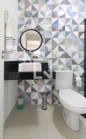 Casa à venda com 346m², 4 quartos e 3 vagas Casa à venda com 346m², 4 quartos e 3 vagasBanheiro casa 03