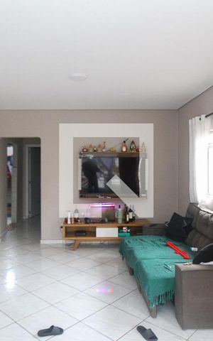 Casa à venda com 346m², 4 quartos e 3 vagas Casa à venda com 346m², 4 quartos e 3 vagasSala