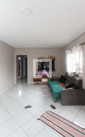 Casa à venda com 346m², 4 quartos e 3 vagas Casa à venda com 346m², 4 quartos e 3 vagasSala