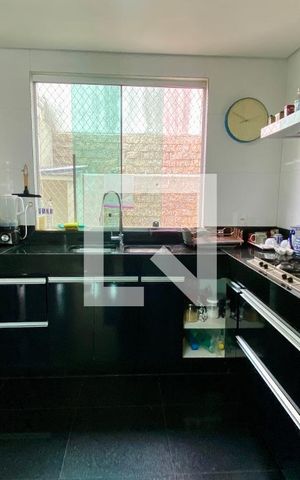 Casa para alugar com 270m², 4 quartos e 3 vagas Casa para alugar com 270m², 4 quartos e 3 vagasCozinha