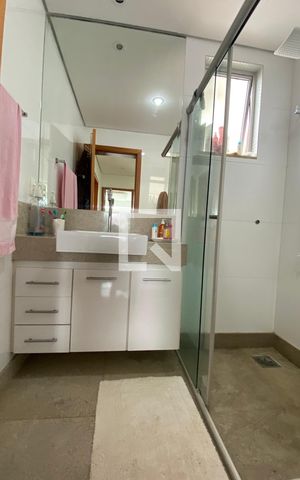Casa para alugar com 270m², 4 quartos e 3 vagas Casa para alugar com 270m², 4 quartos e 3 vagasBanheiro Social