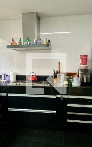 Casa para alugar com 270m², 4 quartos e 3 vagas Casa para alugar com 270m², 4 quartos e 3 vagasCozinha