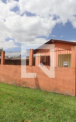 Casa à venda com 70m², 2 quartos e 2 vagasFachada
