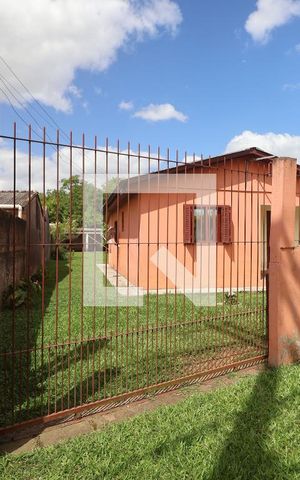 Casa à venda com 70m², 2 quartos e 2 vagasFachada