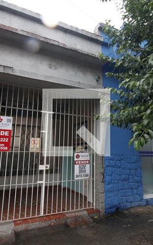 Casa à venda com 240m², 2 quartos e 4 vagasFachada