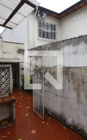 Casa à venda com 240m², 2 quartos e 4 vagasQuintal