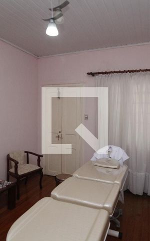 Casa à venda com 240m², 2 quartos e 4 vagasSala de TV