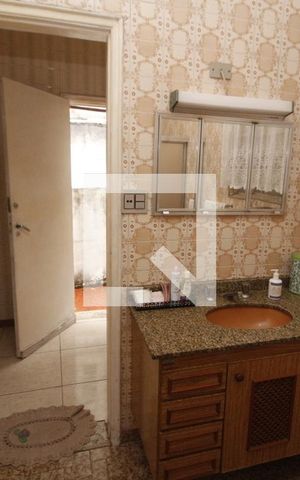 Casa à venda com 240m², 2 quartos e 4 vagasBanheiro