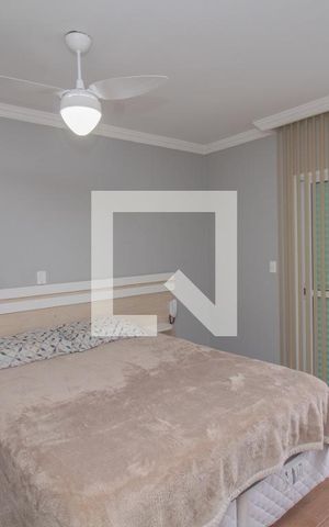 Casa à venda com 217m², 3 quartos e 4 vagas Casa à venda com 217m², 3 quartos e 4 vagasQuarto