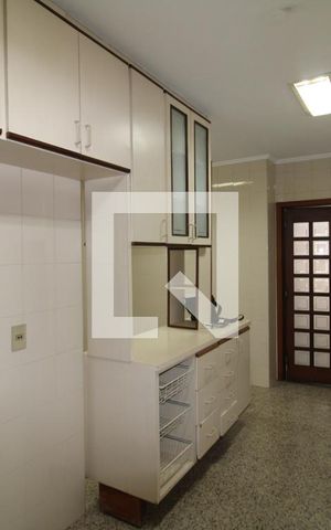Casa à venda com 440m², 4 quartos e 10 vagasCozinha