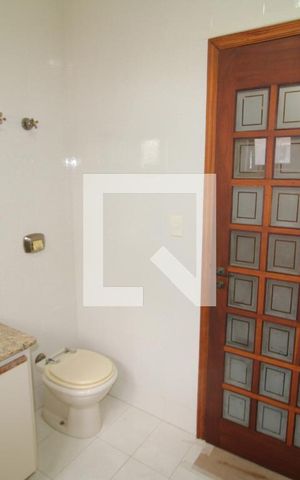 Casa à venda com 440m², 4 quartos e 10 vagasQuarto 1 - Banheiro