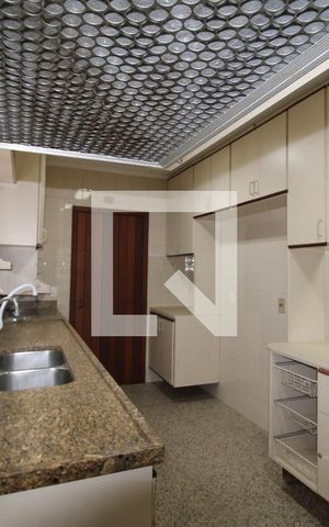 Casa à venda com 440m², 4 quartos e 10 vagasCozinha
