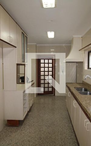 Casa à venda com 440m², 4 quartos e 10 vagasCozinha