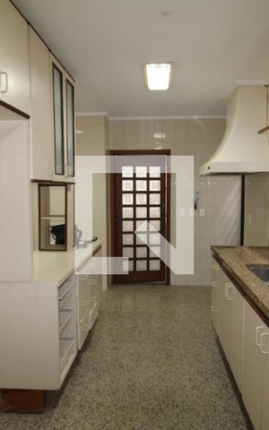 Casa à venda com 440m², 4 quartos e 10 vagasCozinha