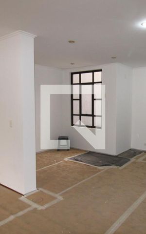 Casa à venda com 440m², 4 quartos e 10 vagasSala