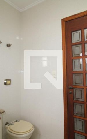 Casa à venda com 440m², 4 quartos e 10 vagasQuarto 1 - Banheiro
