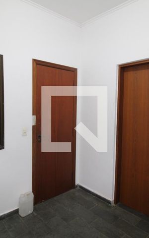 Casa à venda com 440m², 4 quartos e 10 vagasÁrea de Serviço - Quarto