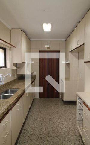 Casa à venda com 440m², 4 quartos e 10 vagasCozinha