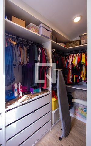 Apartamento à venda com 85m², 3 quartos e 2 vagas Apartamento à venda com 85m², 3 quartos e 2 vagasCloset