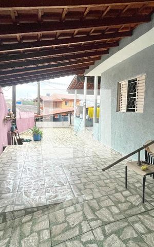 Casa à venda com 211m², 4 quartos e 3 vagas Casa à venda com 211m², 4 quartos e 3 vagasGaragem/Quintal