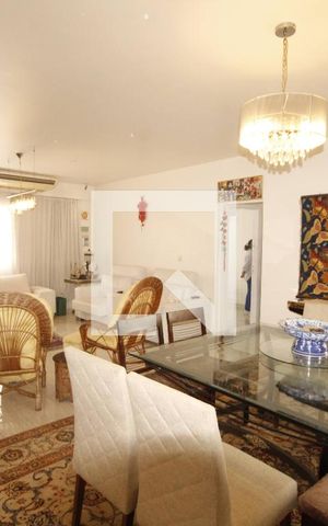 Casa à venda com 570m², 8 quartos e 2 vagassala 1
