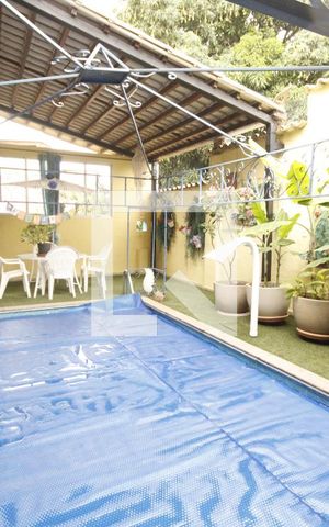 Casa à venda com 570m², 8 quartos e 2 vagasPiscina