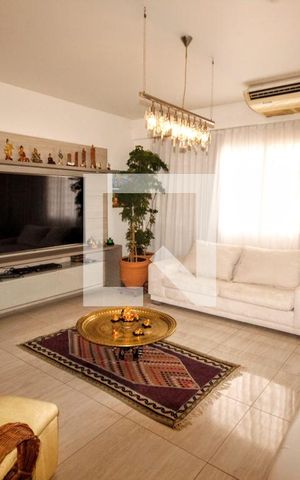 Casa à venda com 570m², 8 quartos e 2 vagassala 1