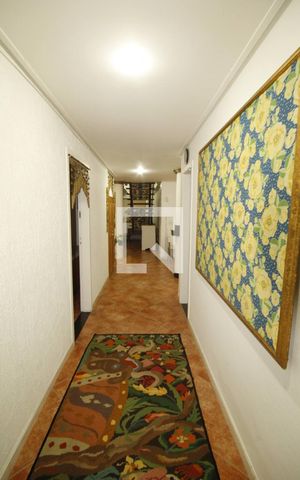 Casa à venda com 570m², 8 quartos e 2 vagasCorredor