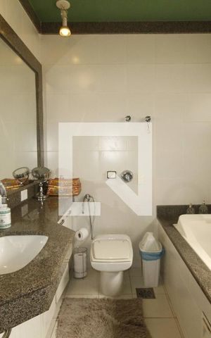 Casa à venda com 570m², 8 quartos e 2 vagasbanheiro 1