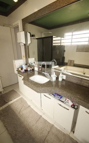 Casa à venda com 570m², 8 quartos e 2 vagasbanheiro 1