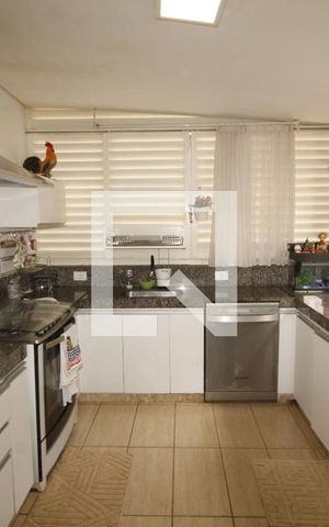 Casa à venda com 570m², 8 quartos e 2 vagasCozinha