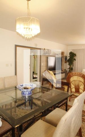 Casa à venda com 570m², 8 quartos e 2 vagassala 1