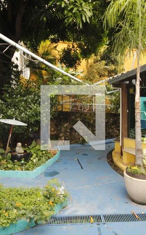 Casa à venda com 570m², 8 quartos e 2 vagasQuintal