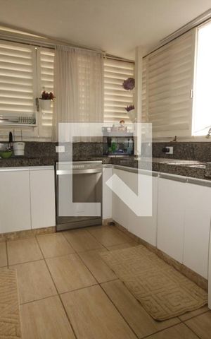 Casa à venda com 570m², 8 quartos e 2 vagasCozinha