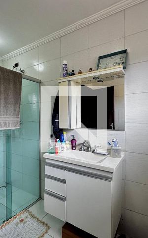 Casa à venda com 250m², 3 quartos e 4 vagasBanheiro Suíte 2