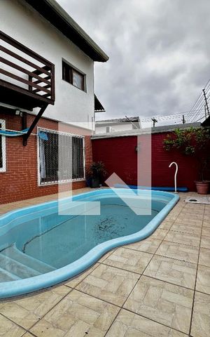 Casa à venda com 250m², 3 quartos e 4 vagasPiscina 