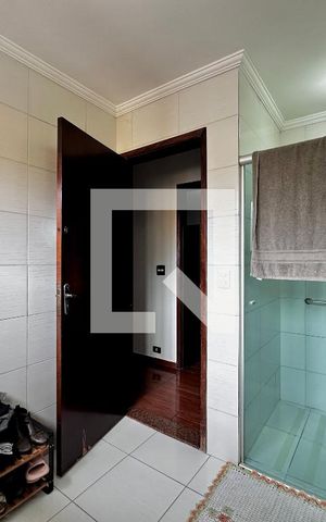 Casa à venda com 250m², 3 quartos e 4 vagasBanheiro Suíte 2