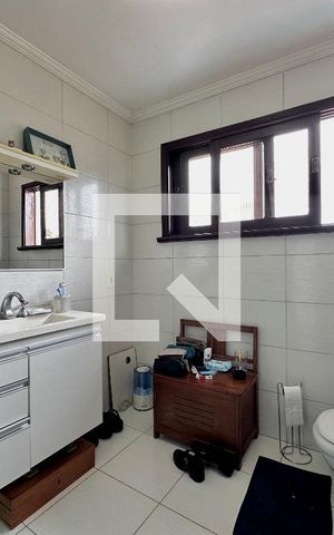 Casa à venda com 250m², 3 quartos e 4 vagasBanheiro Suíte 2
