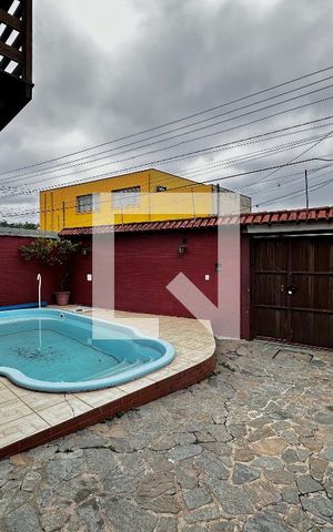 Casa à venda com 250m², 3 quartos e 4 vagasPiscina/Garagem
