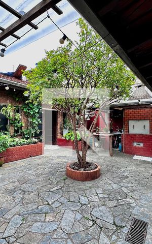 Casa à venda com 250m², 3 quartos e 4 vagasQuintal 