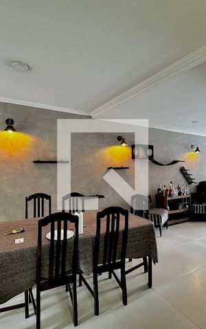 Casa à venda com 250m², 3 quartos e 4 vagasSala