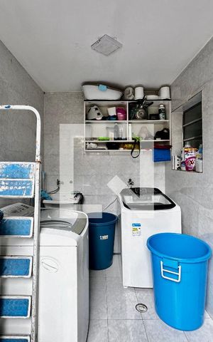 Casa à venda com 250m², 3 quartos e 4 vagasÁrea de Serviço
