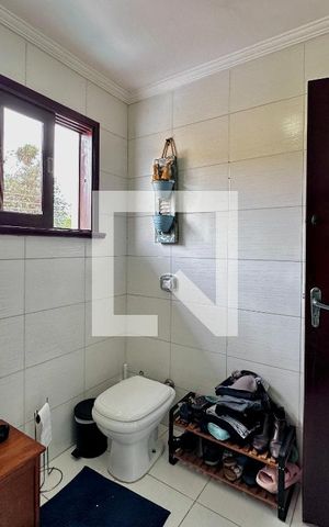 Casa à venda com 250m², 3 quartos e 4 vagasBanheiro Suíte 2