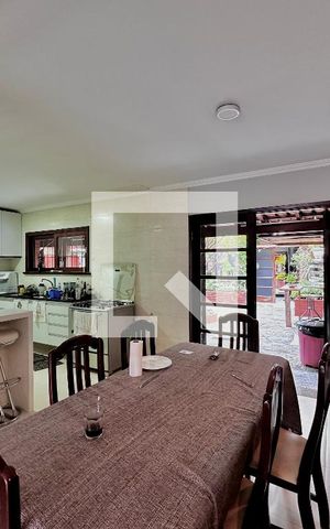 Casa à venda com 250m², 3 quartos e 4 vagasSala